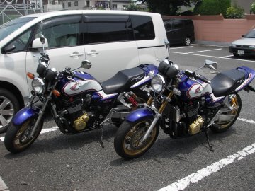 青白の2002年型CB1300SFSP