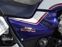 CB1300サイドカバー